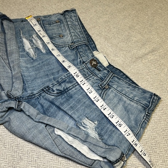 One Teaspoon Bandit Denim Shorts with slight distressing. Size 25. - Picture 9 of 11